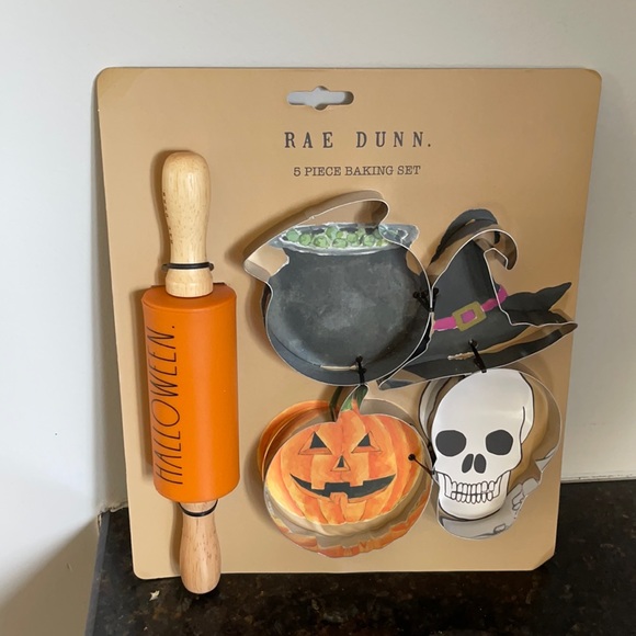 Rae Dunn Other - Rae Dunn - HALLOWEEN - baking set